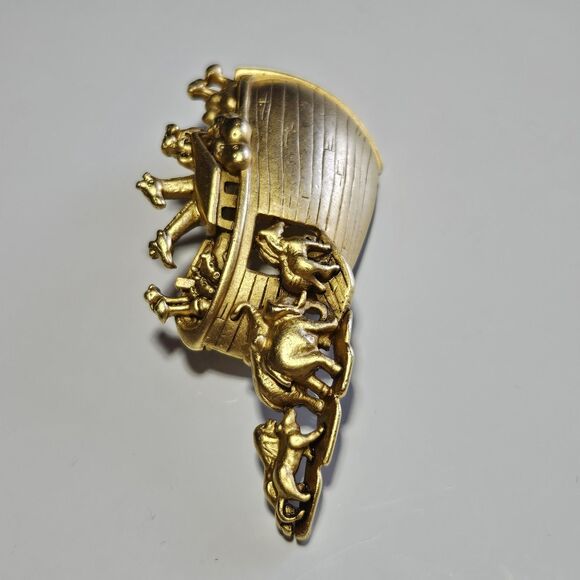 Vintage Matte Gold Tone Noah's Arc Pin Brooch with Animals Signed AJC - Picture 9 of 10